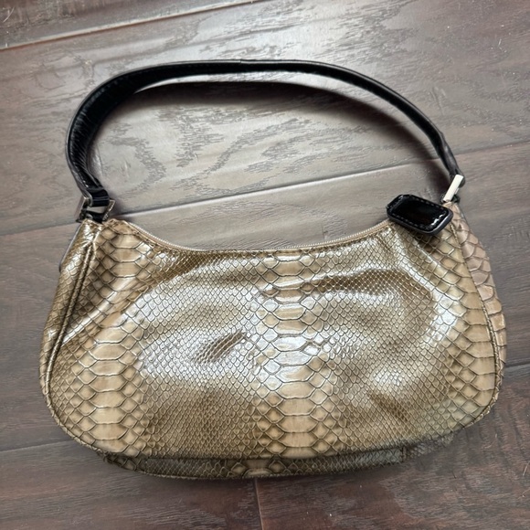 GUESS Snakeskin Embossed Shoulder Bag – Y2K Rhinestone Logo Plate - Picture 5 of 7
